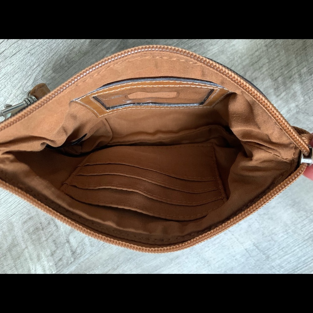 Relic Wristlet - Picture 7 of 11